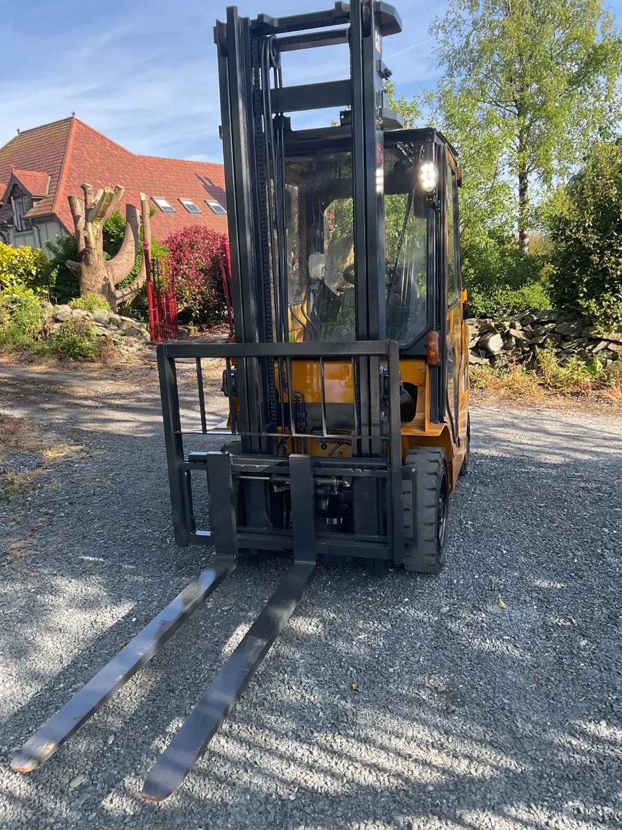 FORKLIFT - Image 4