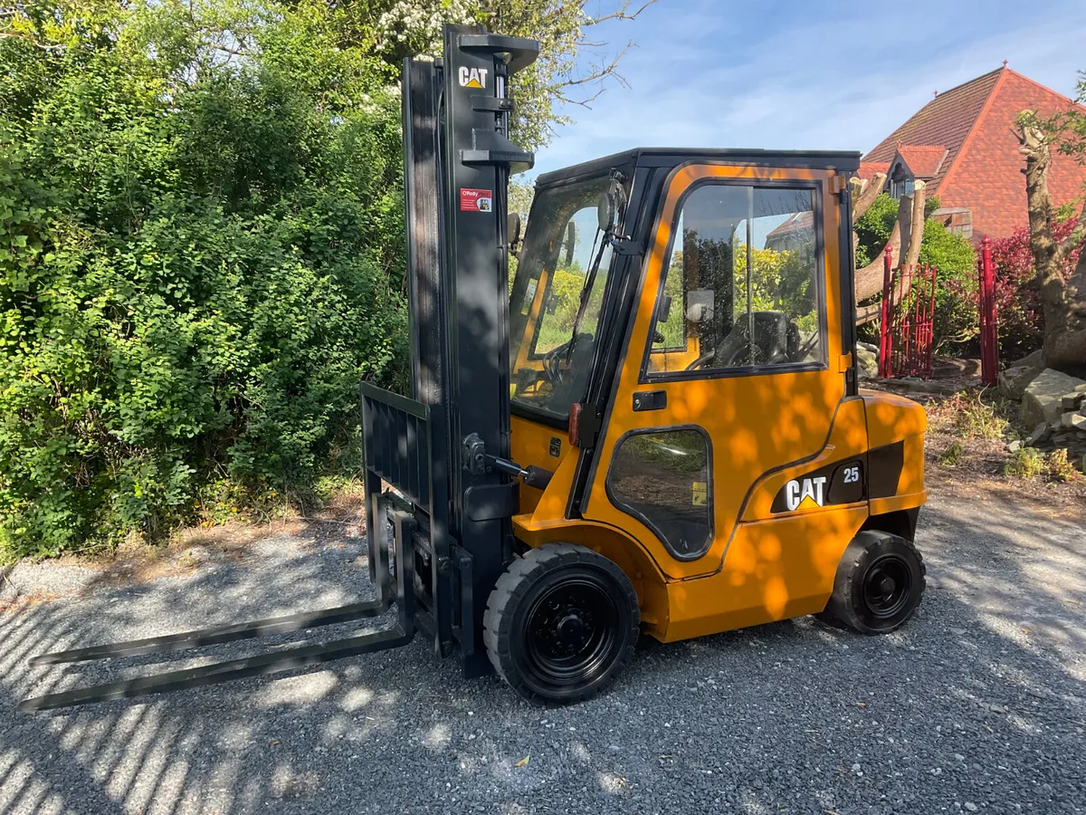 FORKLIFT - Image 1