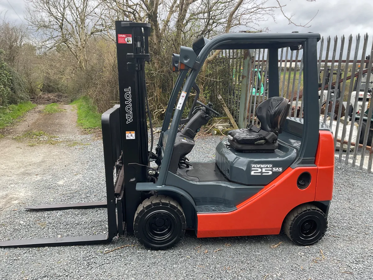 FORKLIFT - Image 1