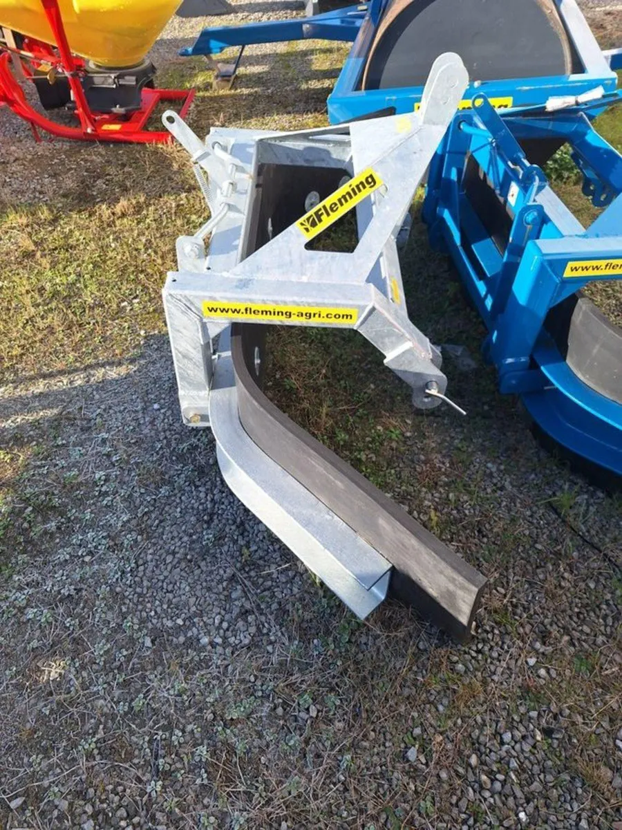 FLEMING HEAVY DUTY YARD SCRAPER. - Image 1