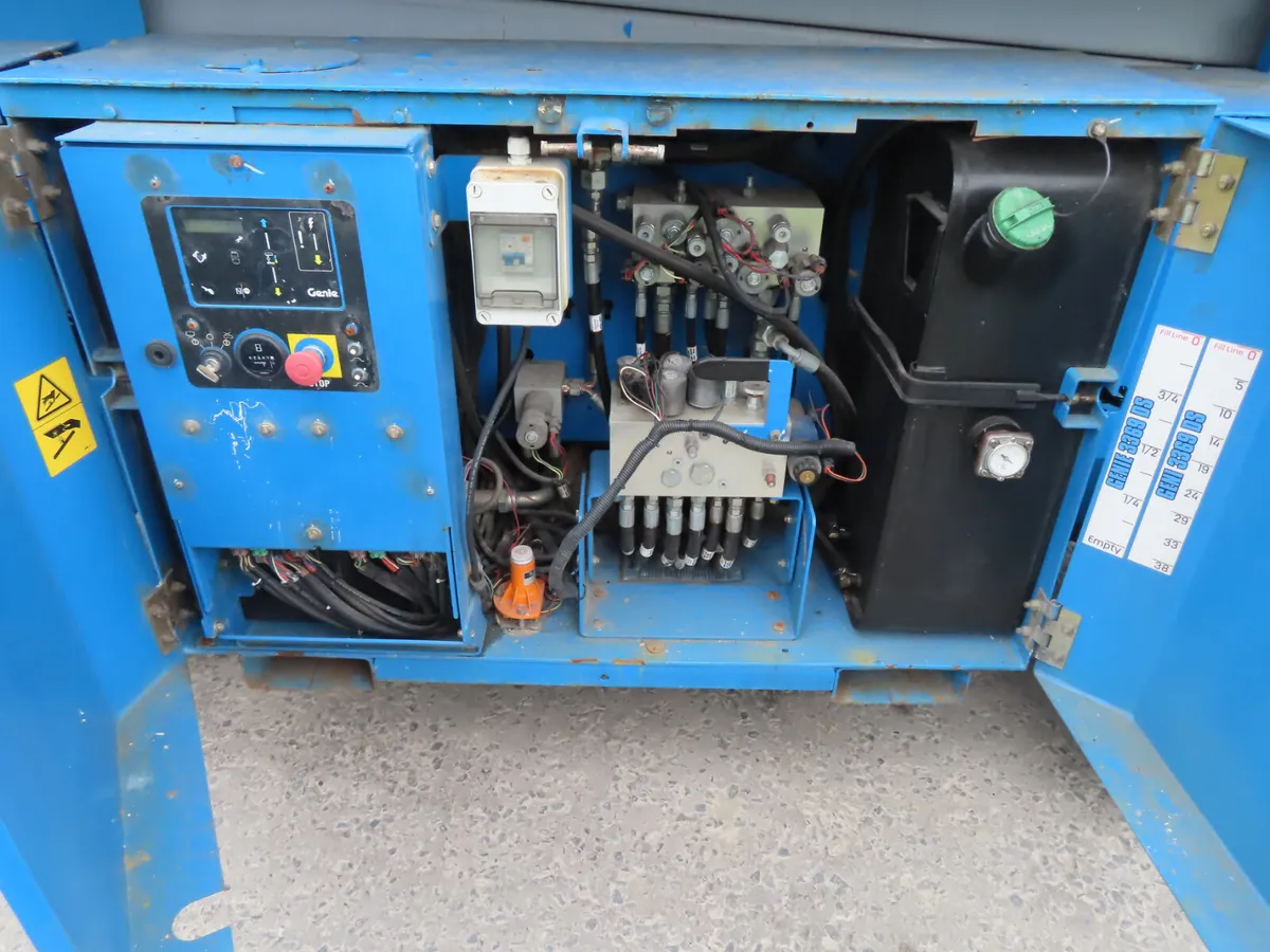 Genie 3369RT Diesel Lift 2014 - Image 2