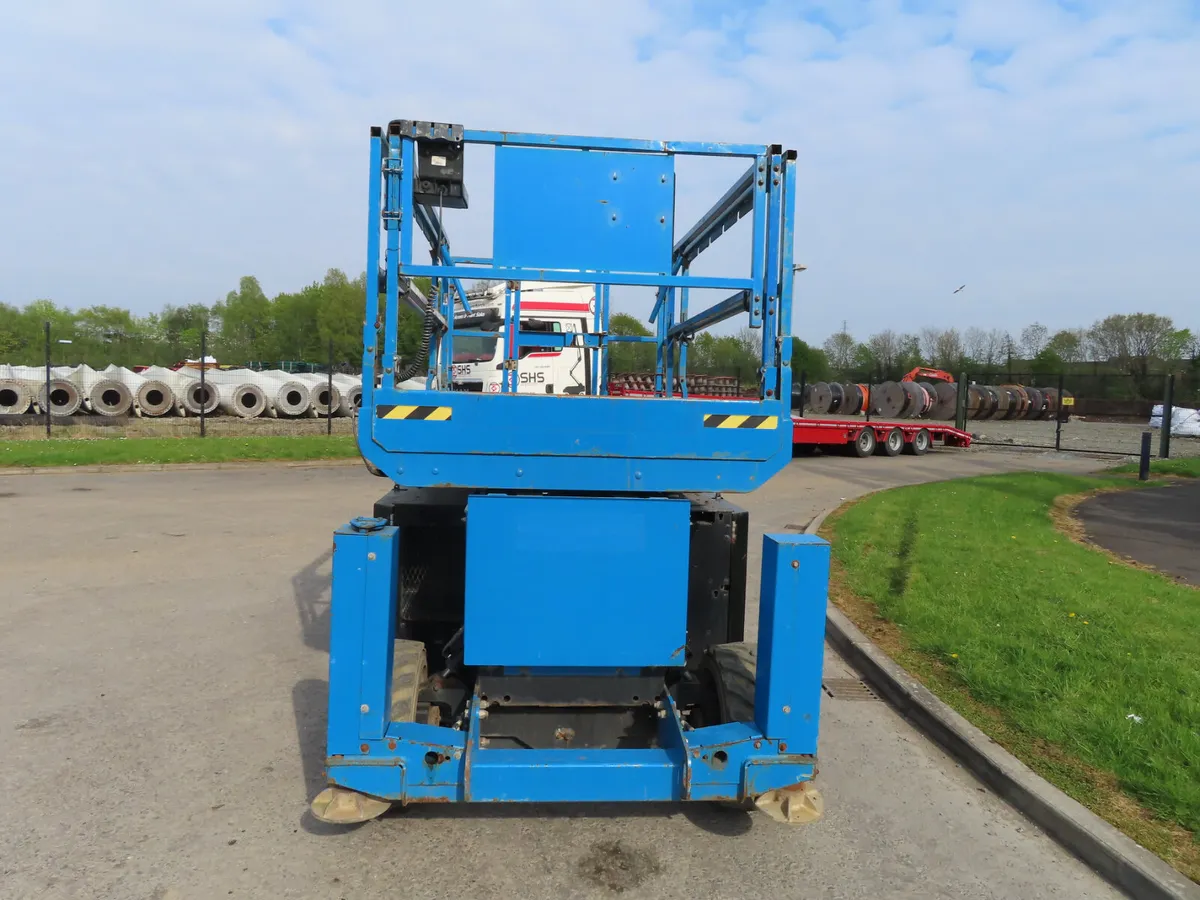 Genie 3369RT Diesel Scissor Lift 2015 - Image 2