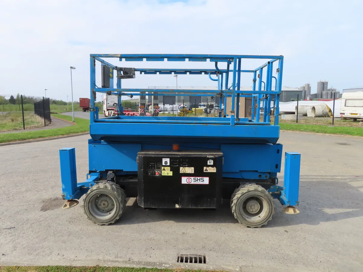 Genie 3369RT Diesel Scissor Lift 2015 - Image 3