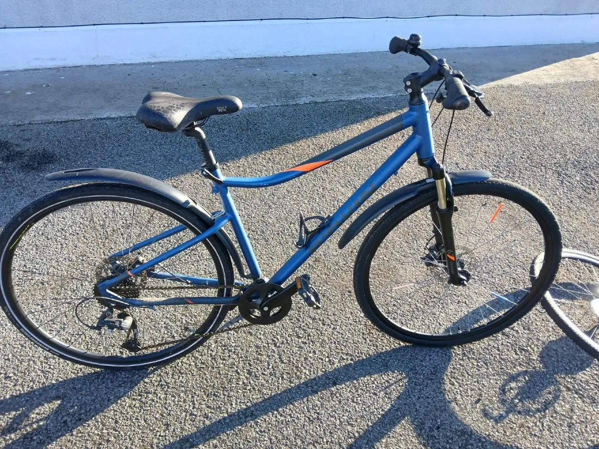 BTWIN Decathlon Riverside 500 Bike in Blue. 28" wh - Image 1