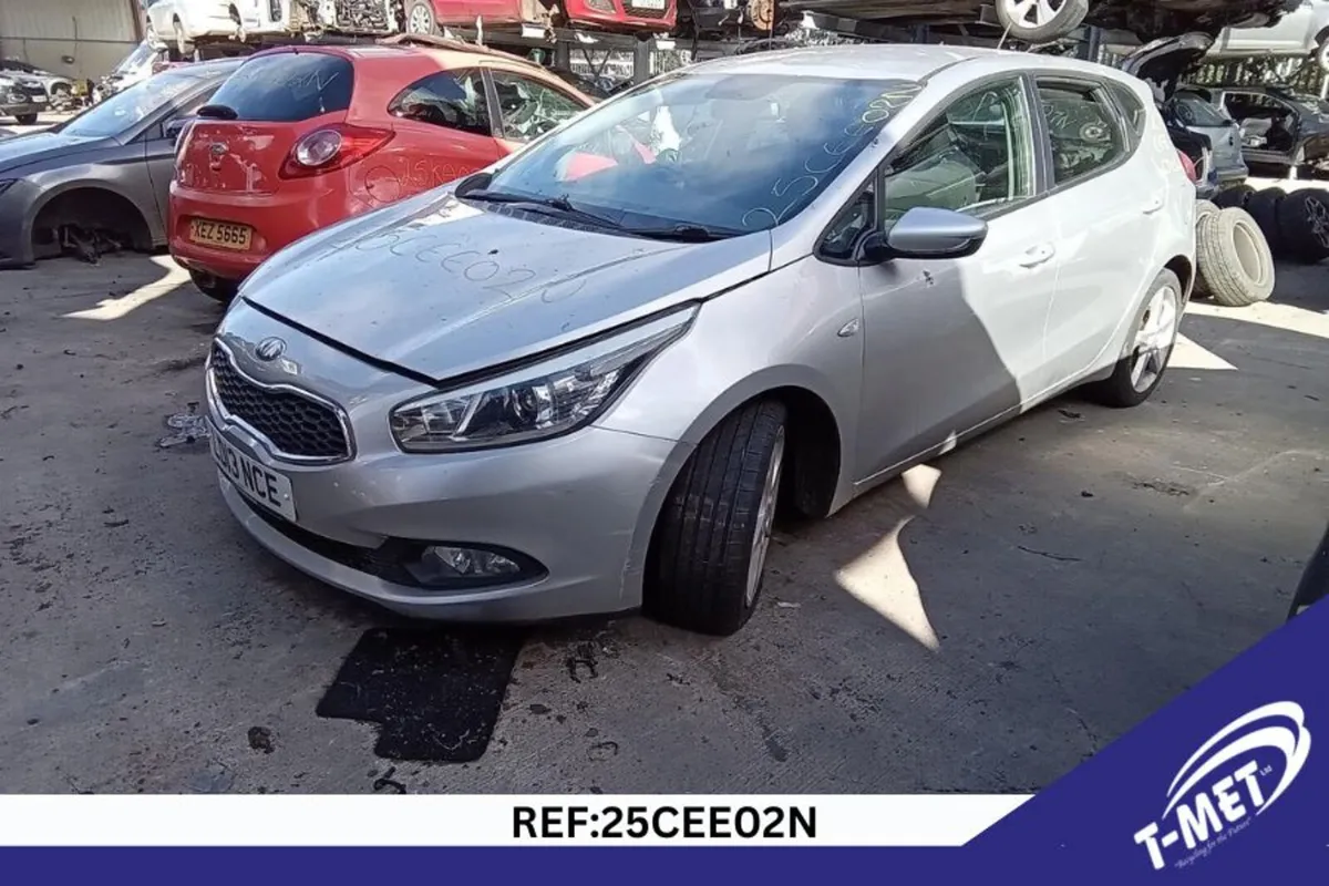 2013 KIA CEED BREAKING FOR PARTS - Image 2