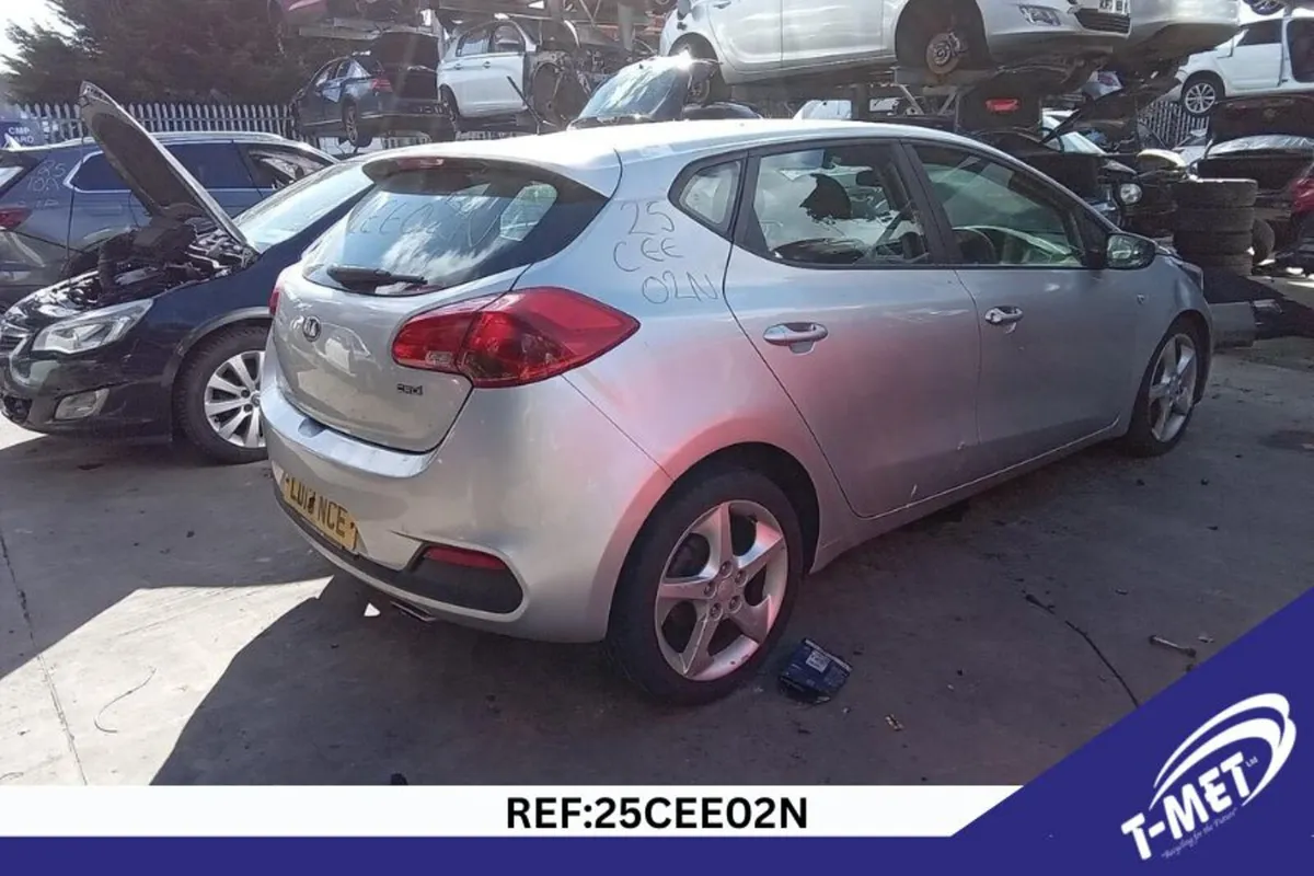 2013 KIA CEED BREAKING FOR PARTS - Image 3