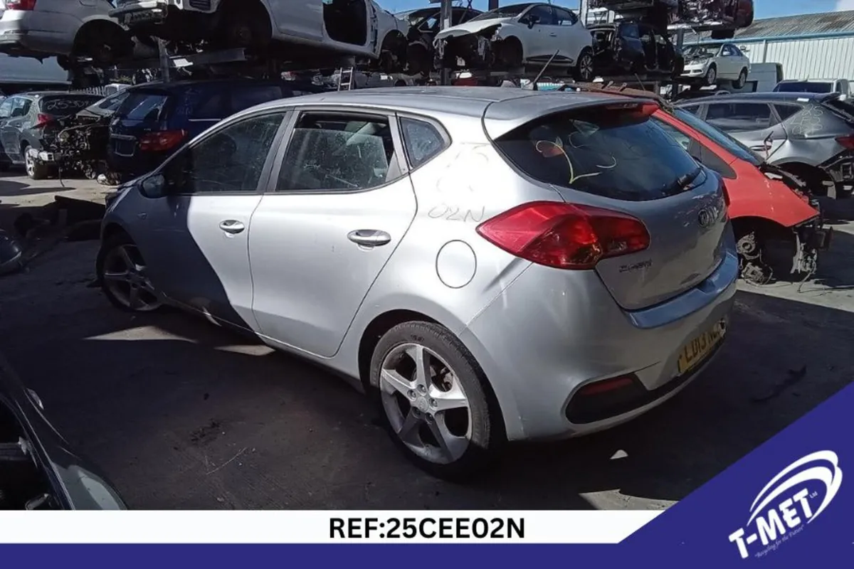 2013 KIA CEED BREAKING FOR PARTS - Image 4