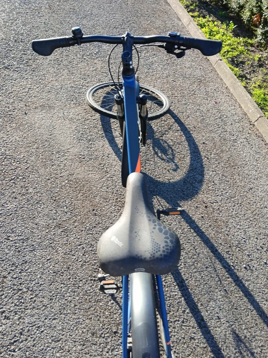 BTWIN Decathlon Riverside 500 Bike in Blue. 28" wh - Image 4