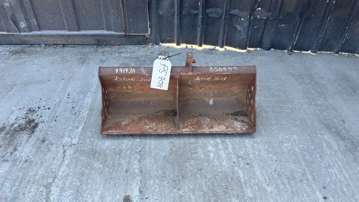 36” Grading Bucket with 25mm pins - Image 2