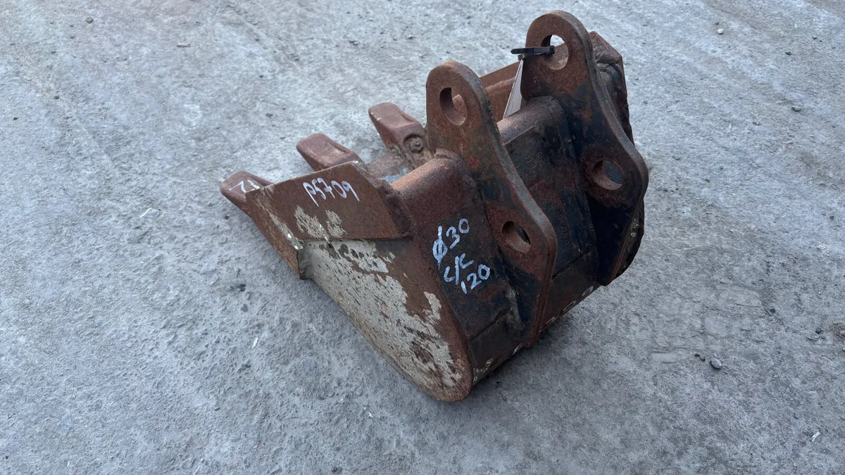 12” Excavator Bucket with 30mm pins - Image 4