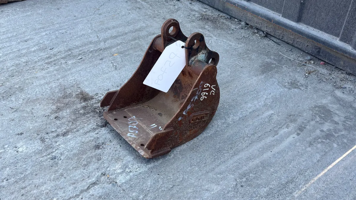 11” Excavator Bucket with 30mm pins - Image 3