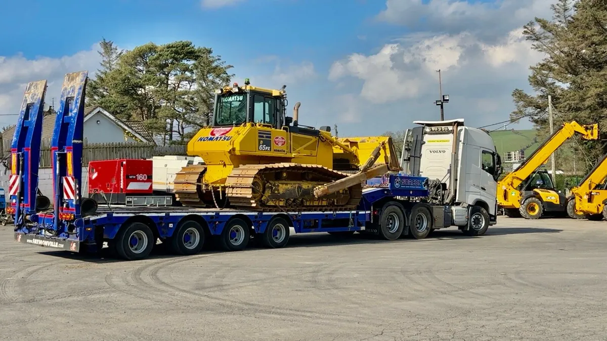 21 Ton Digger Hire - Image 3