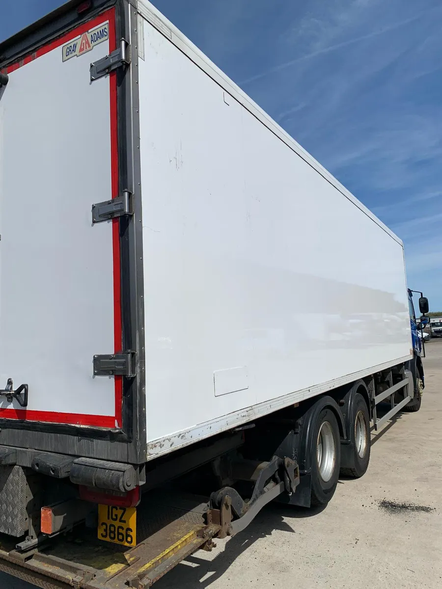 2018 29FT INSULATED BODY - Image 1