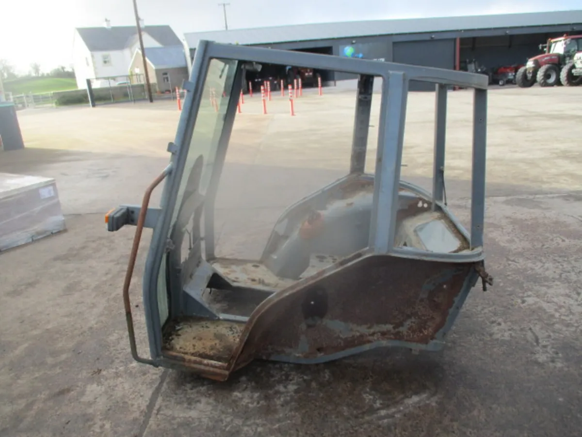 Massey Ferguson 4200 / 4300 Cab Frame - Image 3