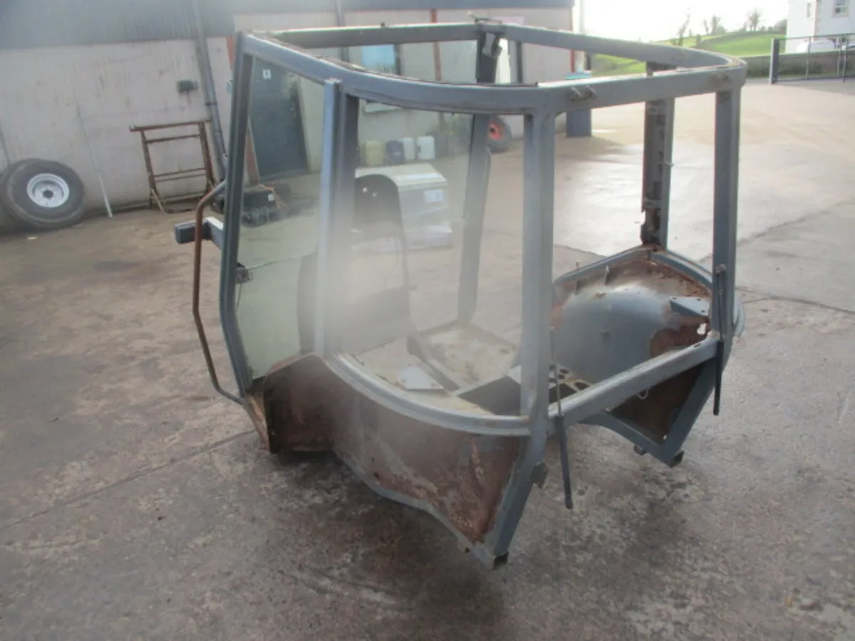 Massey Ferguson 4200 / 4300 Cab Frame - Image 4