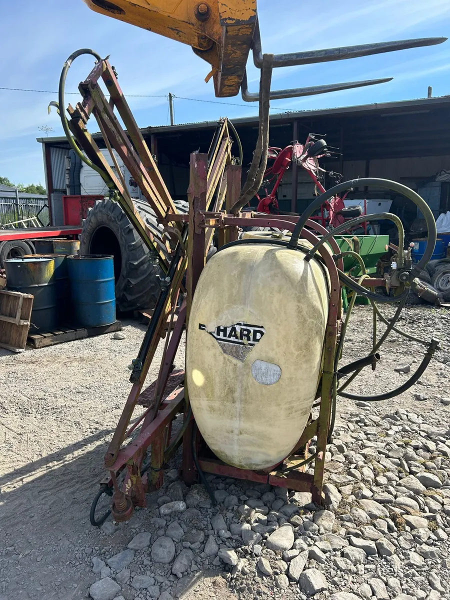 850 liter Hardi sprayer - Image 1