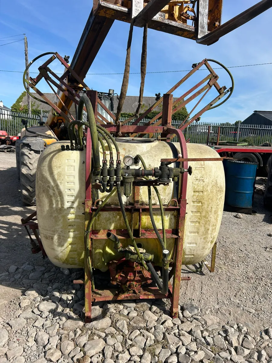 850 liter Hardi sprayer - Image 3