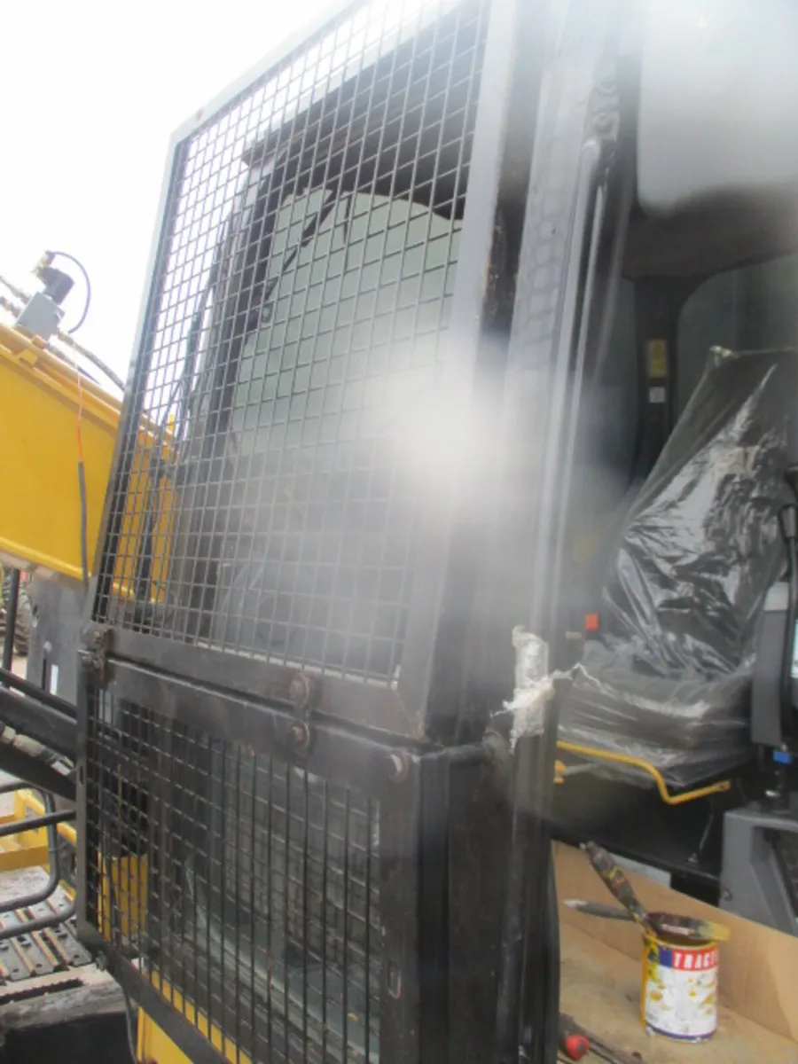 Digger Windscreen Guard - Image 4