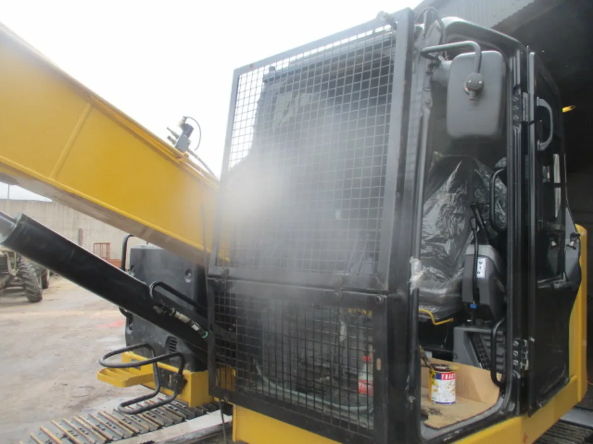 Digger Windscreen Guard - Image 1