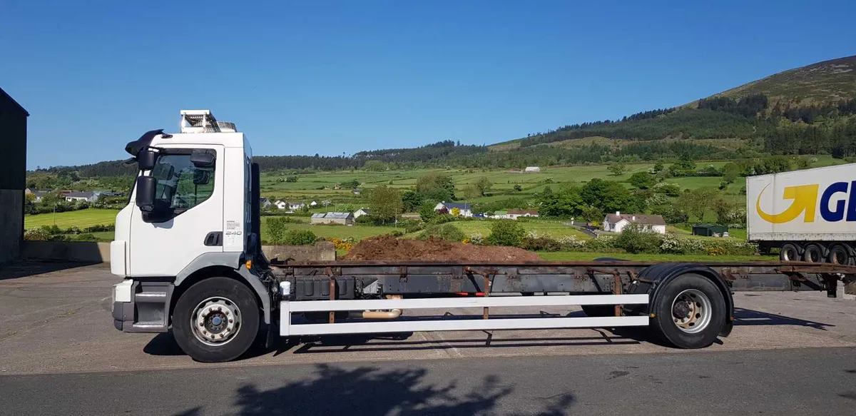 2008 Volvo FLE 240 4X2 , Day Cab, - Image 2