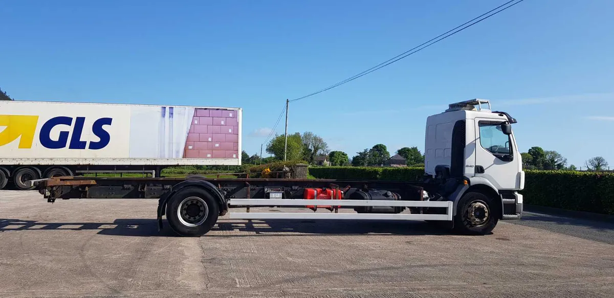 2008 Volvo FLE 240 4X2 , Day Cab, - Image 4