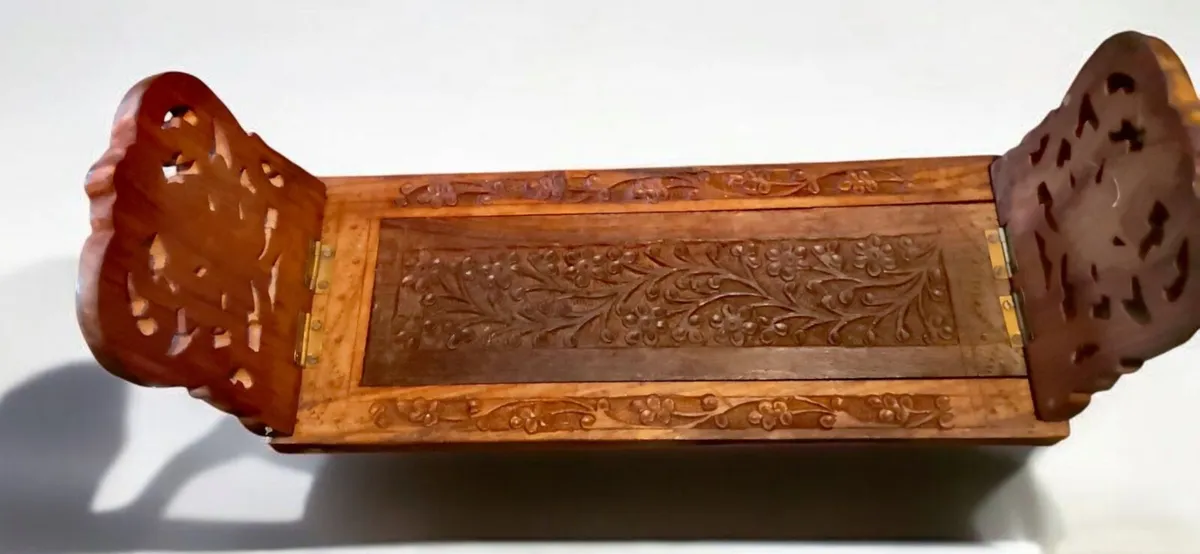 Handcarved extendable book ends - Image 1