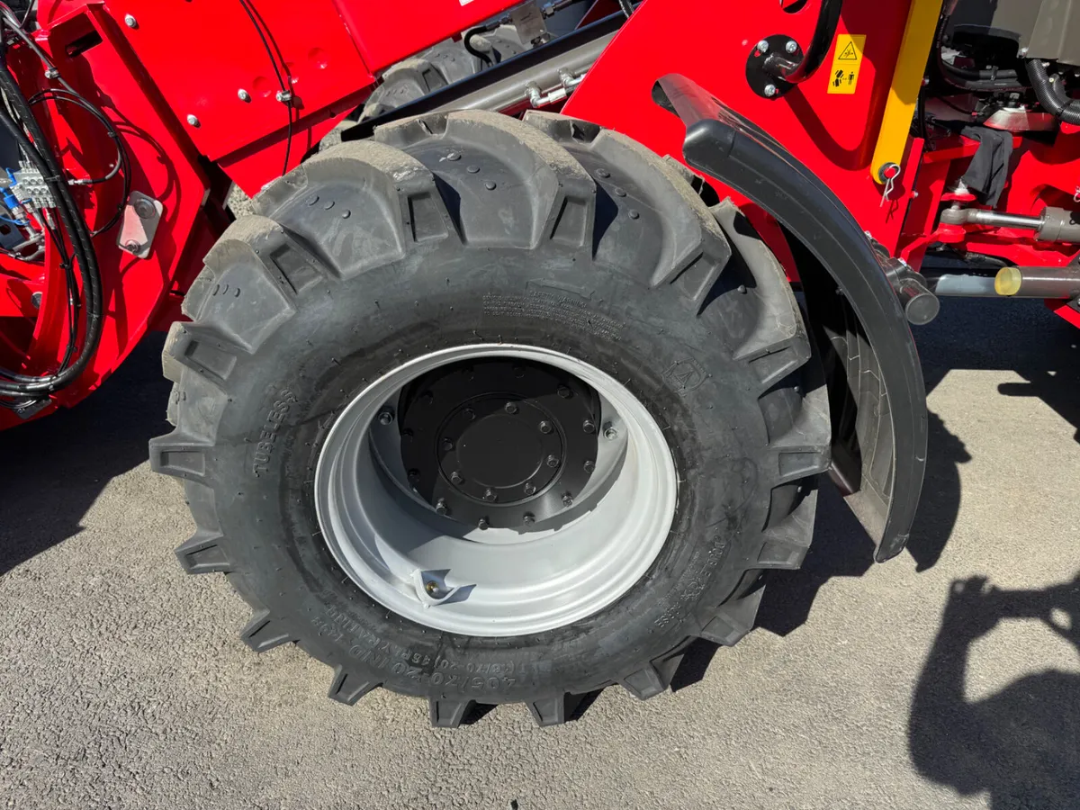 2025 HPS 1025T Telescopic Loader - Image 4