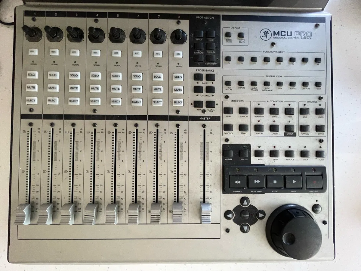 Mackie MCU PRO - Image 2