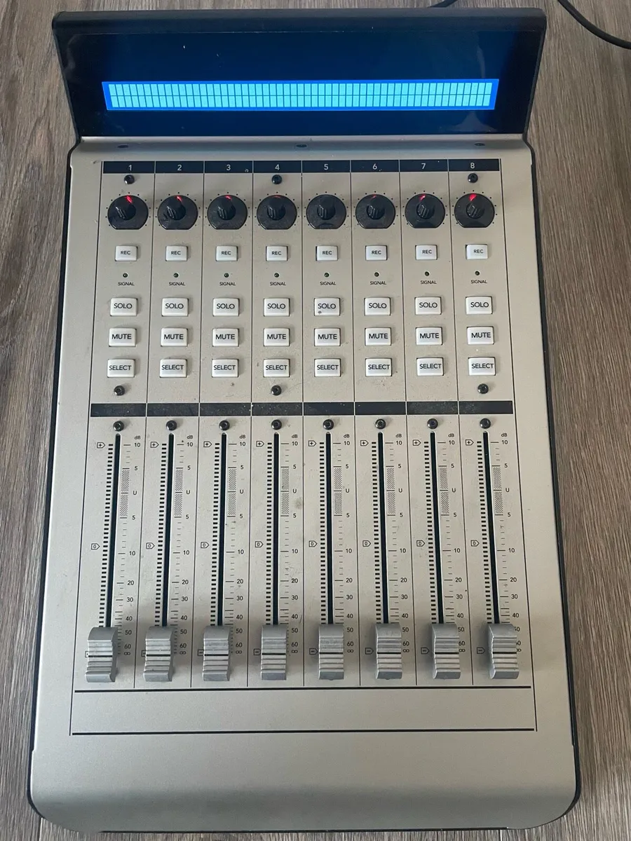 Mackie MCU XT PRO - Image 1