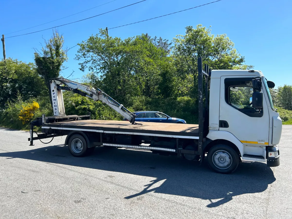 2012 Renault 7.5 ton flat with crane - Image 4