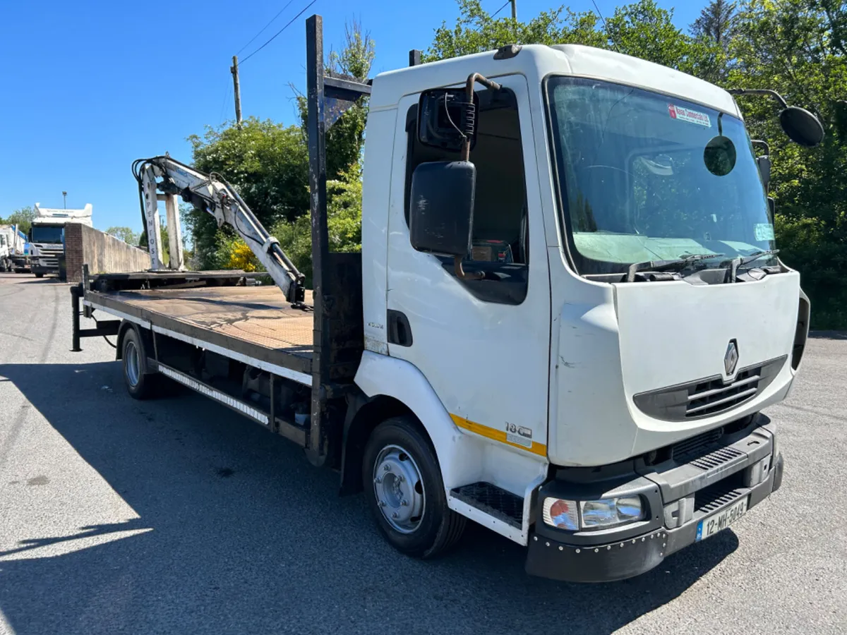 2012 Renault 7.5 ton flat with crane - Image 3