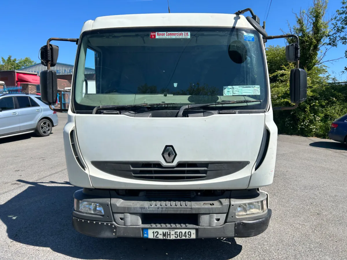 2012 Renault 7.5 ton flat with crane - Image 2