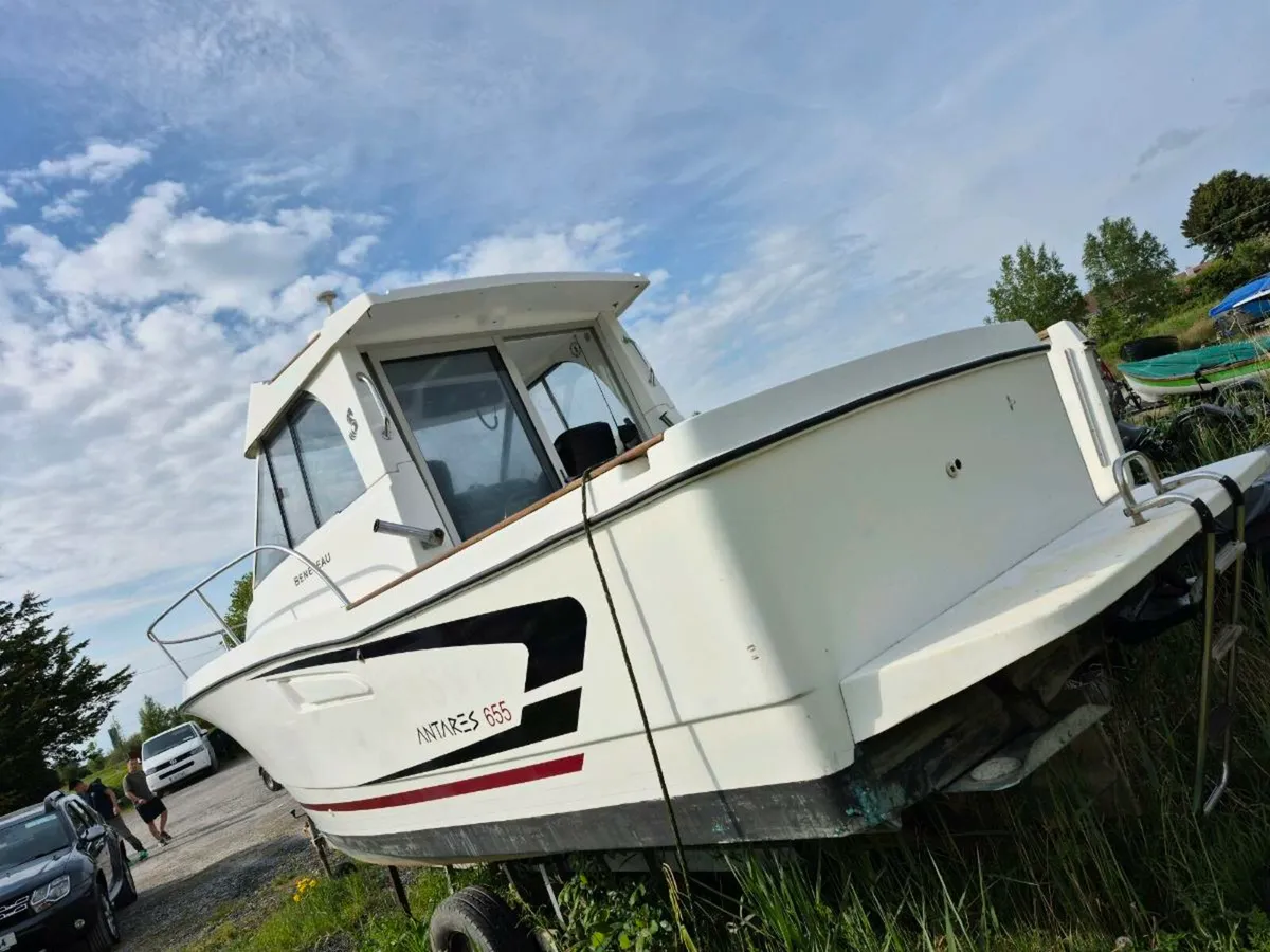 Antares 655 boat  for sale - Image 2