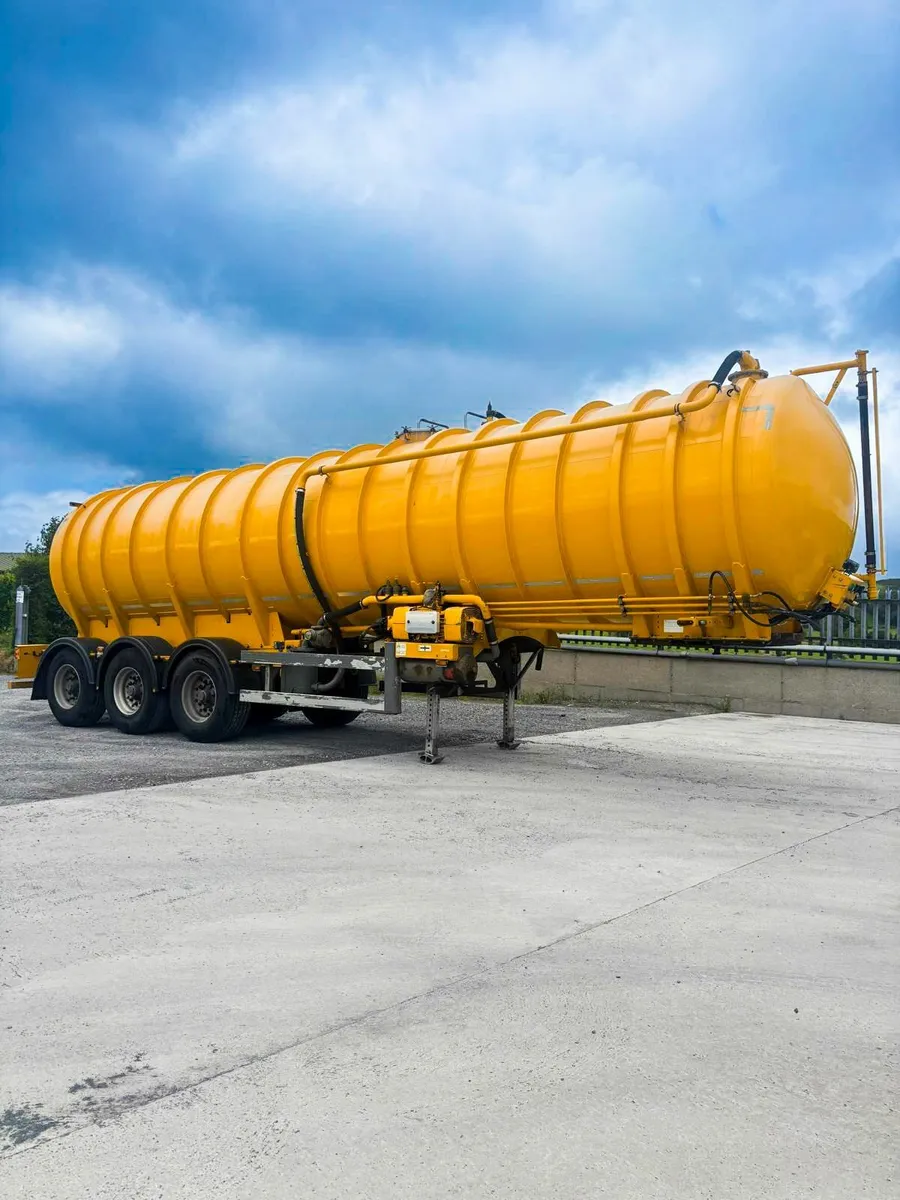 Bulk Alloy Vacuum Tanker - Image 1