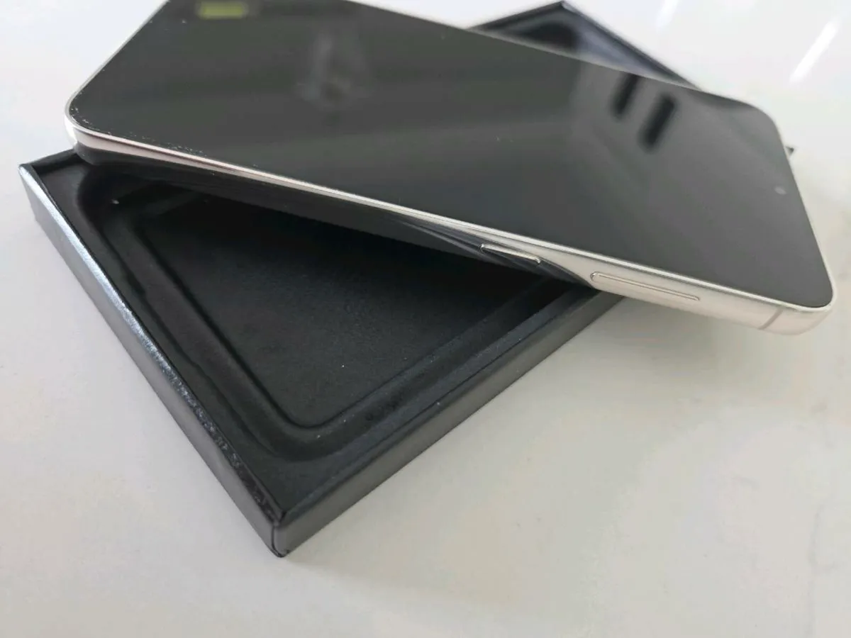 Samsung Galaxy S23 128GB - Image 3