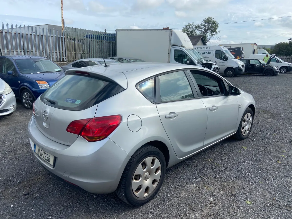 2010 opel astra 1.4 petrol for breaking - Image 4