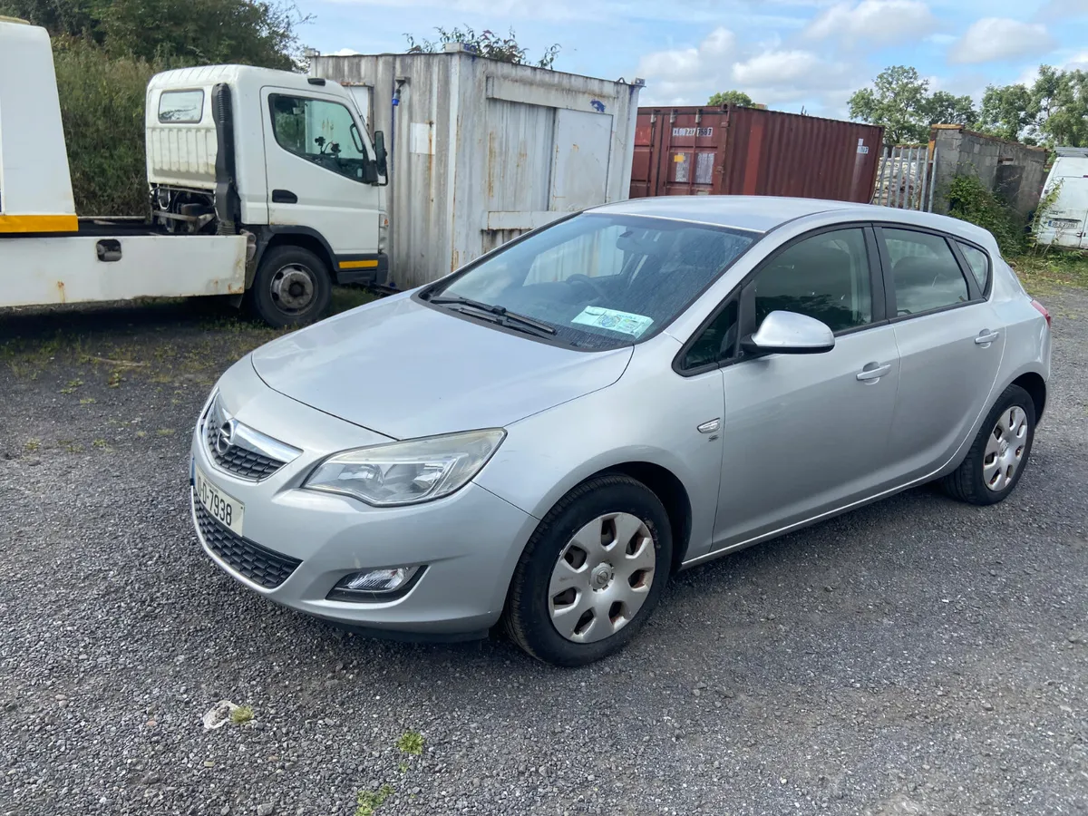 2010 opel astra 1.4 petrol for breaking - Image 2