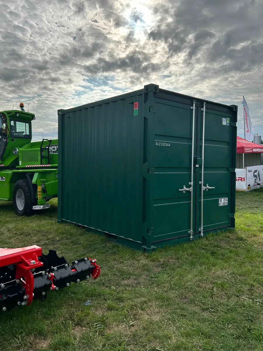 Exhibition secure lock-ups - Image 1