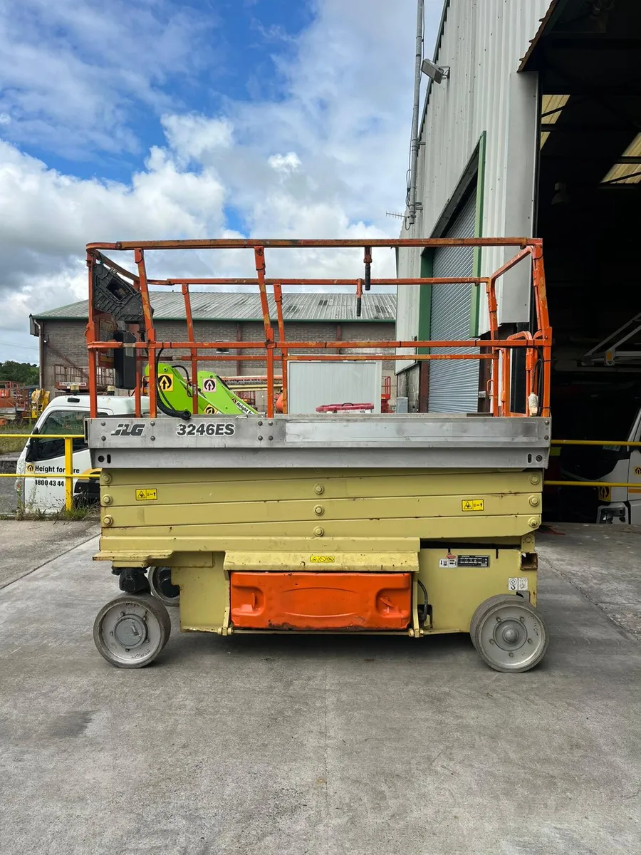 JLG ES3246 - 10m Battery scissor - year 2007 - Image 1