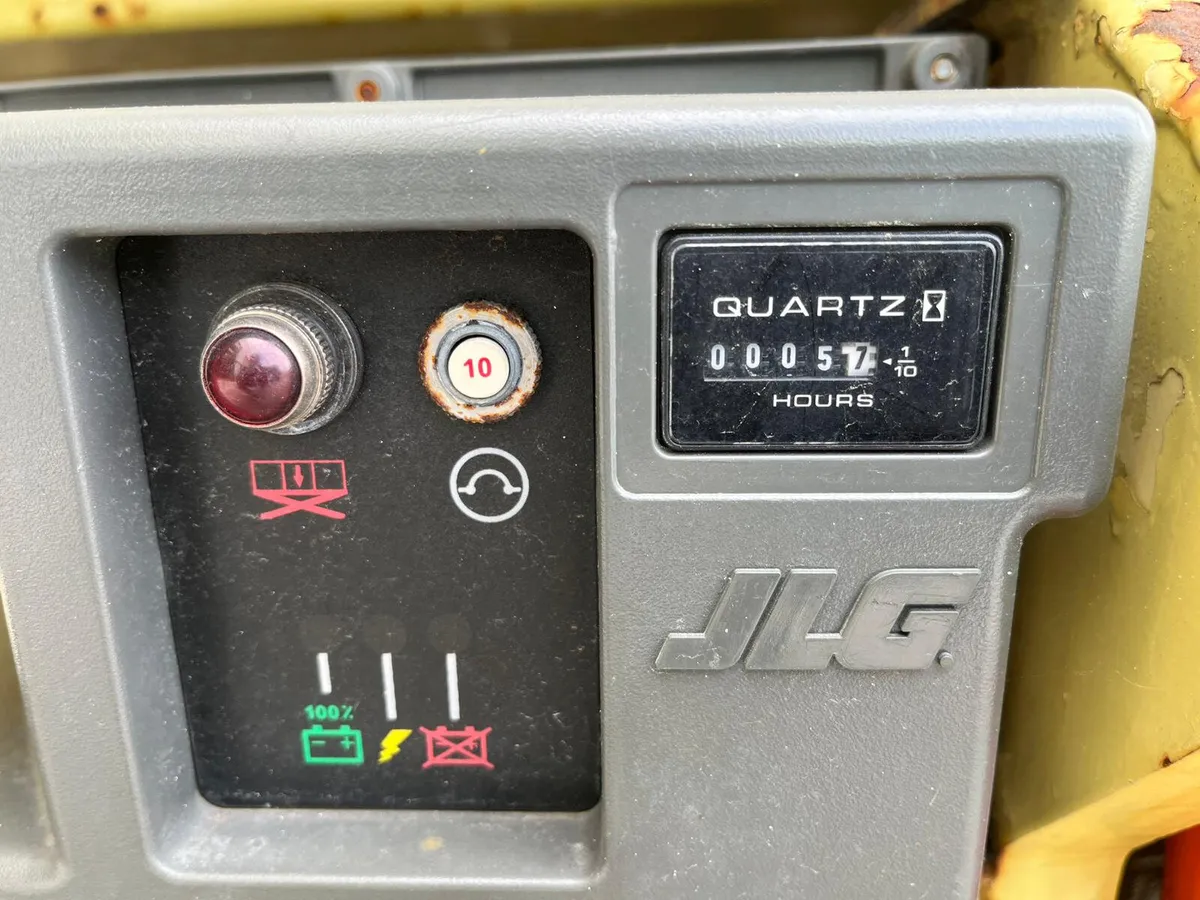 JLG ES3246 - 10m Battery scissor - year 2007 - Image 4