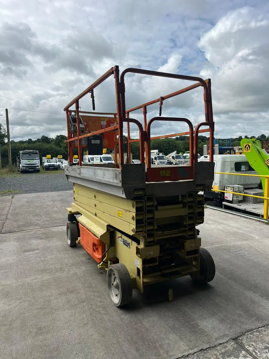 JLG ES3246 - 10m Battery scissor - year 2007 - Image 2