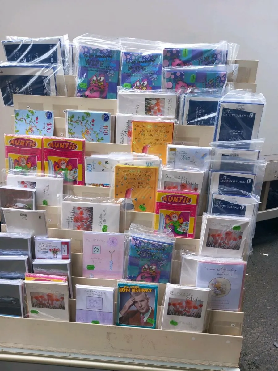 Card stand and cards - Image 1