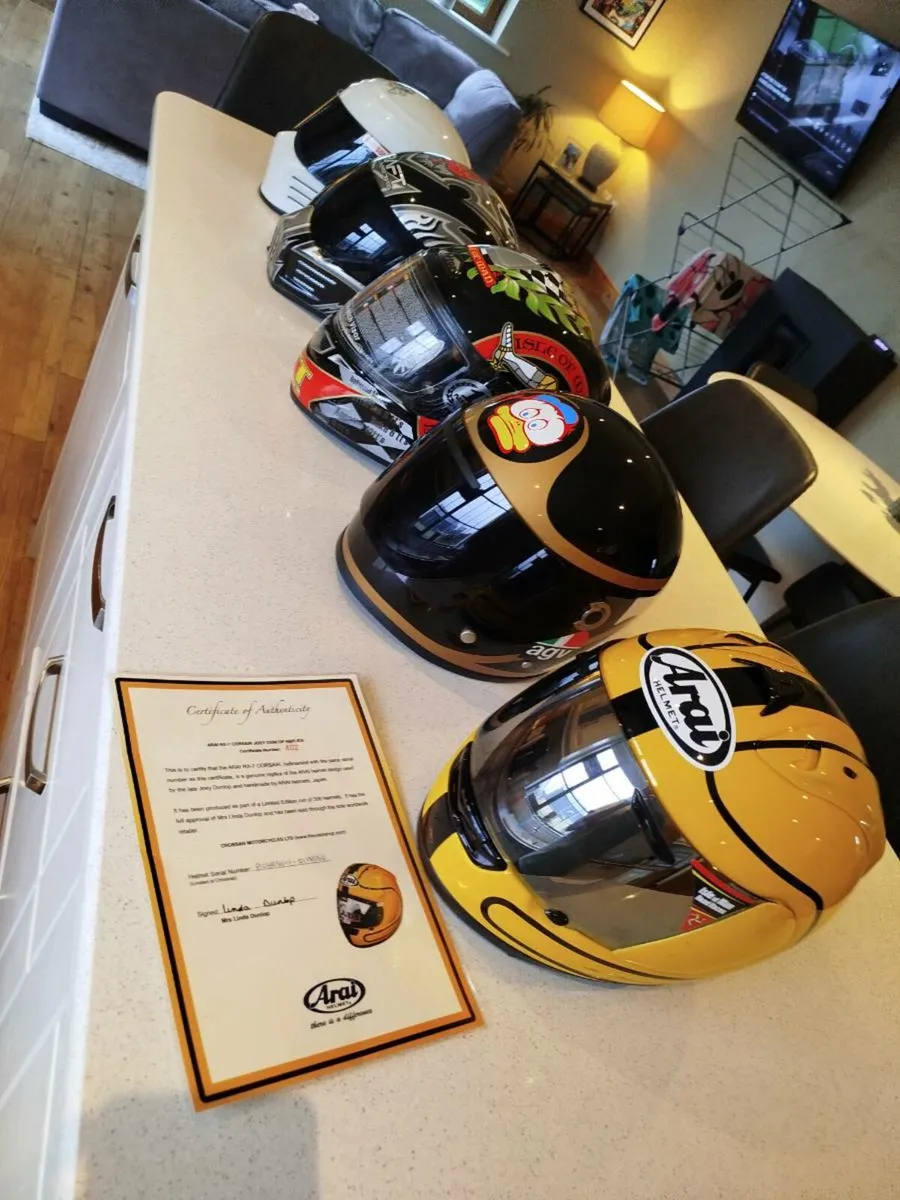 Motorcycle helmets - Image 1