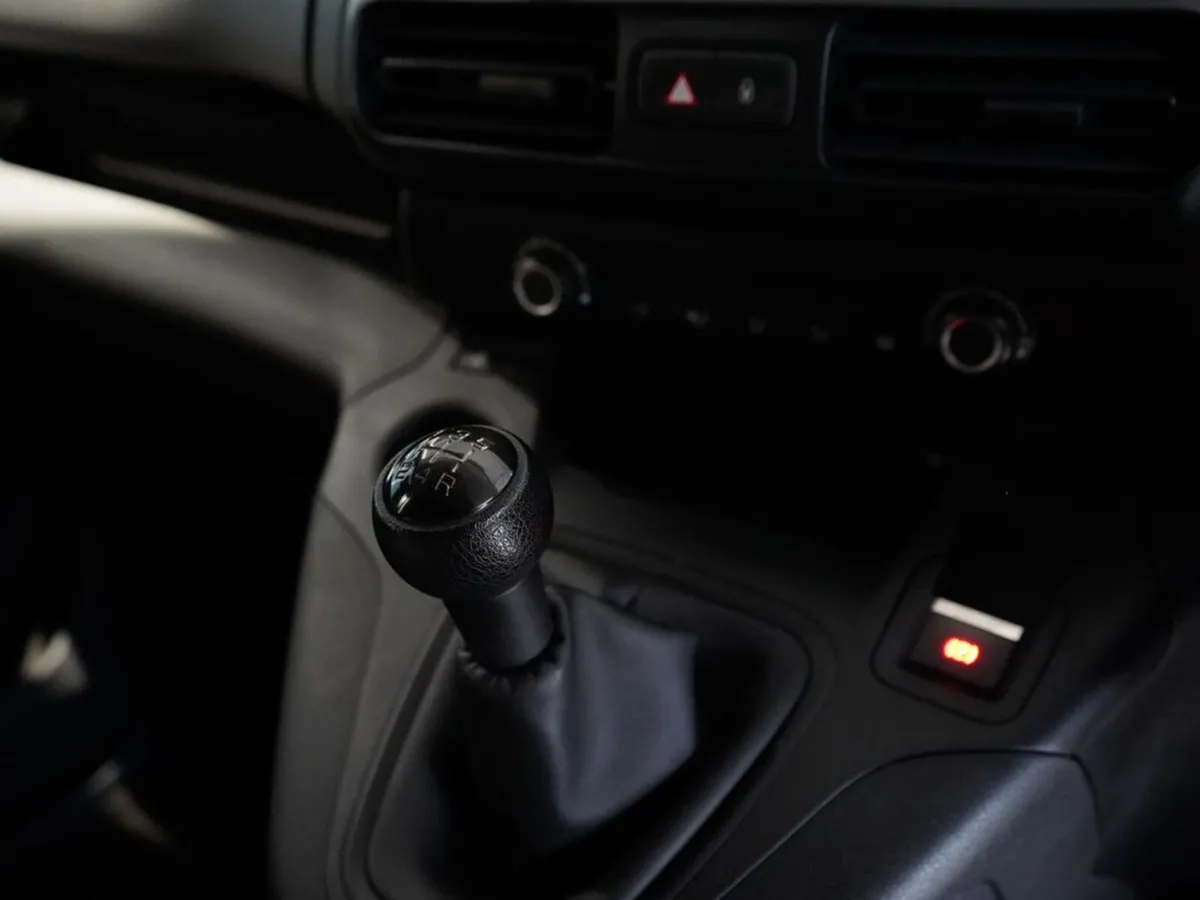 2021 Peugeot Partner 1.5 BlueHDi 75 Panelled Van - Image 3