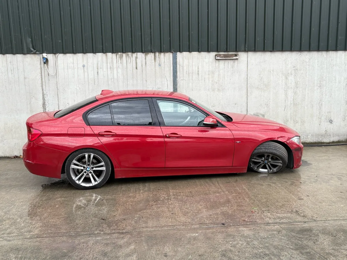 2012 BMW 320 for parts Auto - Image 2