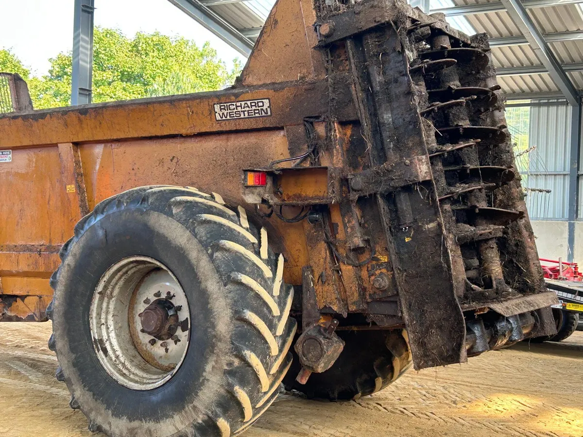 2012 Richard Western D10 c/w spreading deck - Image 3