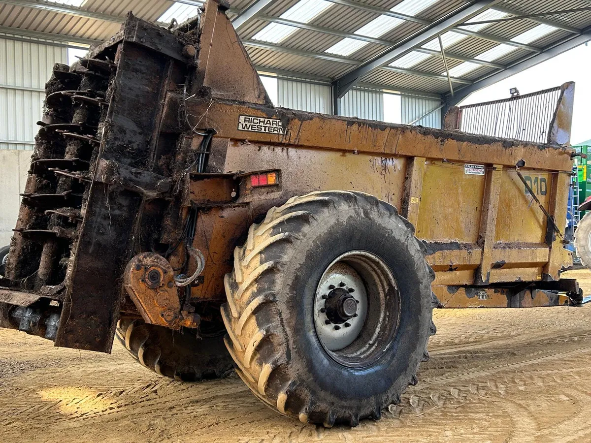 2012 Richard Western D10 c/w spreading deck - Image 2