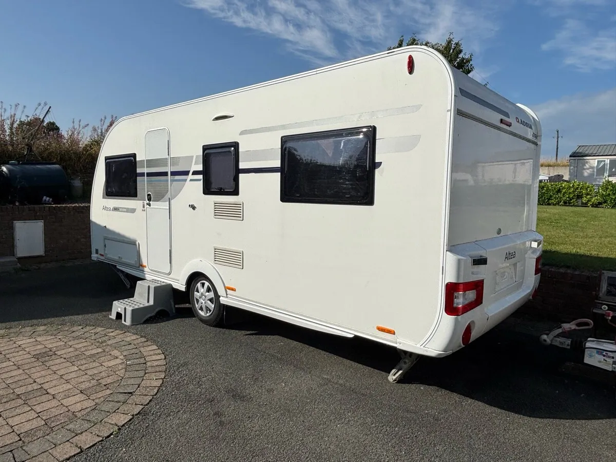 Stunning adria altea 6 berth fixed bunkbeds - Image 2