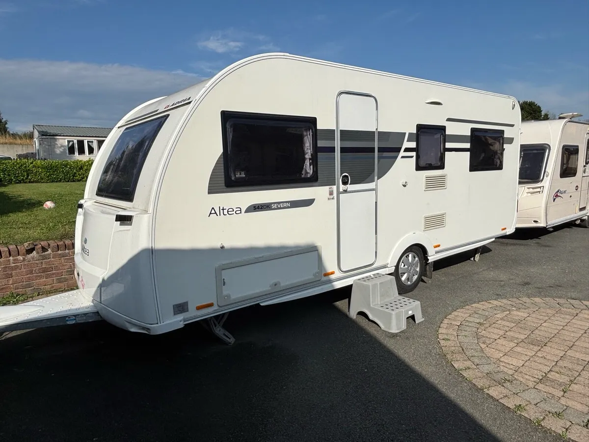 Stunning adria altea 6 berth fixed bunkbeds - Image 1
