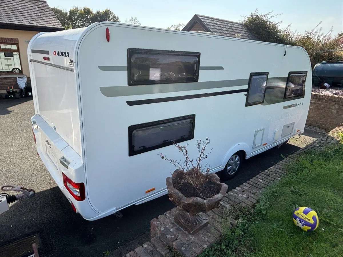 Stunning adria altea 6 berth fixed bunkbeds - Image 3